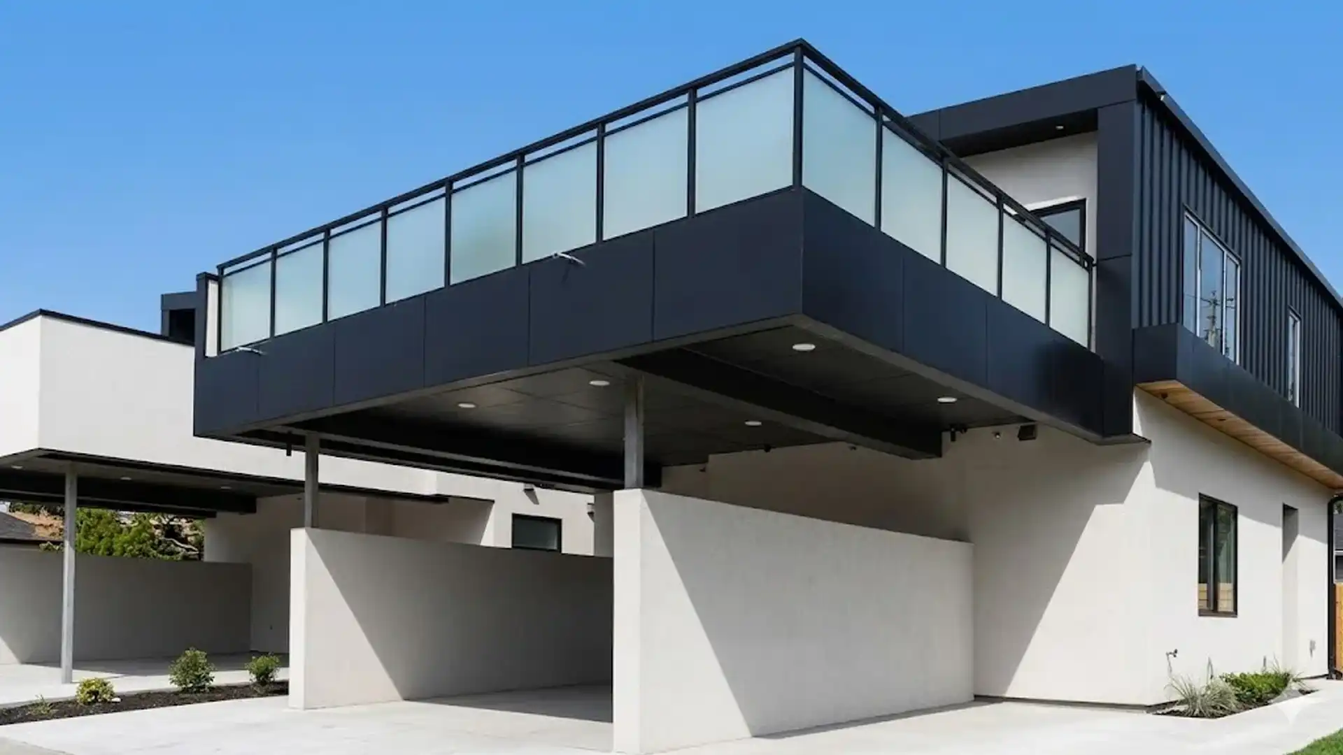 GlassEdge - aluminum framed glass railing