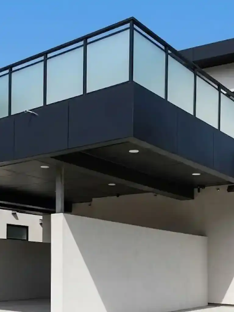GlassEdge - aluminum framed glass railing
