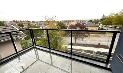 glass_railing_6.3x3.7in_beautified- C